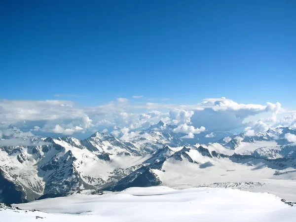 ภูเขาสูงในฤดูหนาว — ภาพถ่ายสต็อก