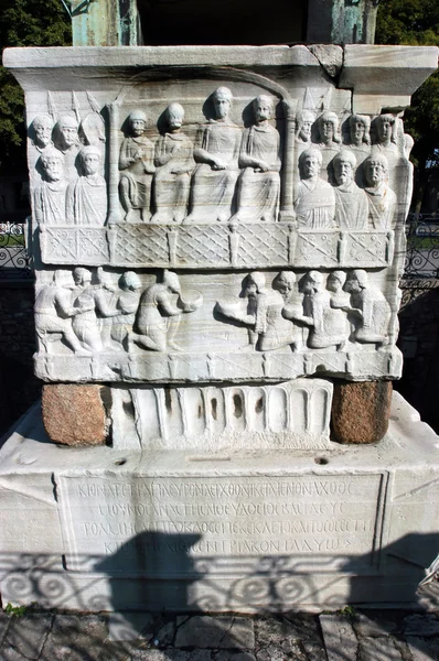 Figuras na base do obelisco do Egito — Fotografia de Stock
