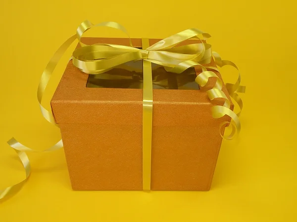 Gyllene presentförpackning — Stockfoto