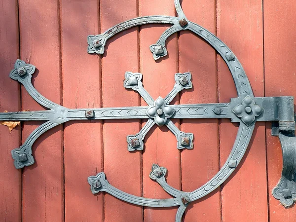 Металевий декор на дверях — стокове фото
