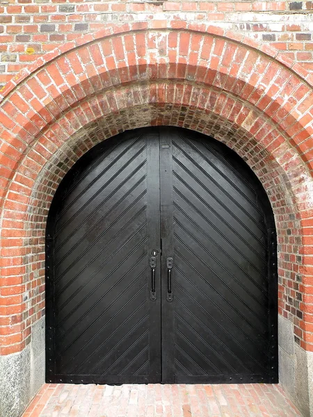 Preto portas de madeira — Fotografia de Stock