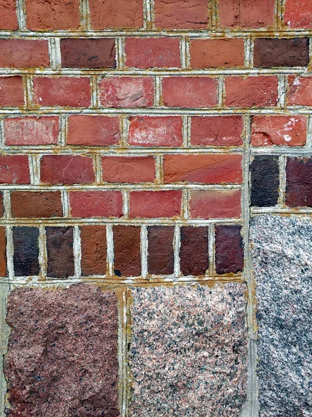 Vörös tégla és kövek fal — Stock Fotó