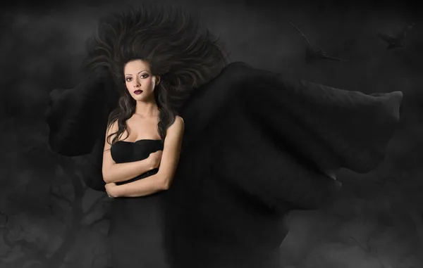 Piękny gotycki kobiety ze skrzydłami — Zdjęcie stockowe