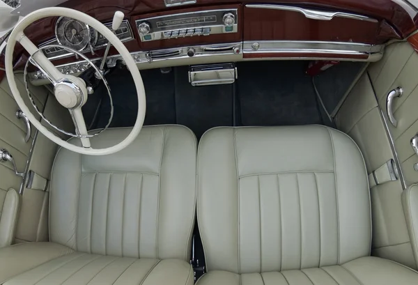 Elegante interior del coche viejo — Foto de Stock