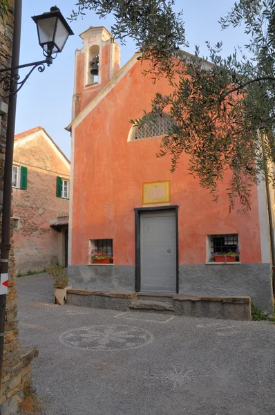 Igreja medieval em Liguria, Italia — Fotografia de Stock