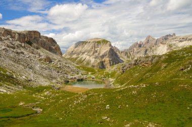 Dolomitlerdeki dağ manzarası