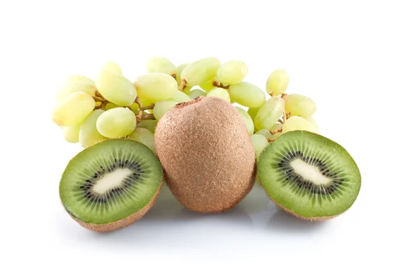 Cluster of grapes and kiwi fruit — Stock Photo, Image