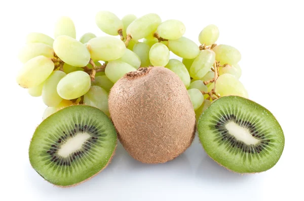 Cluster of grapes and kiwi fruit — Stock Photo, Image