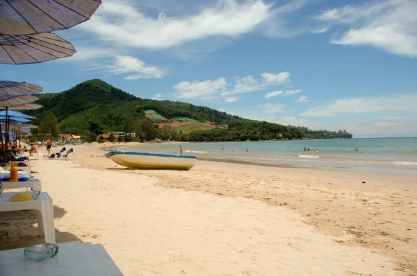 Camas de sol e praia, Tailândia — Fotografia de Stock