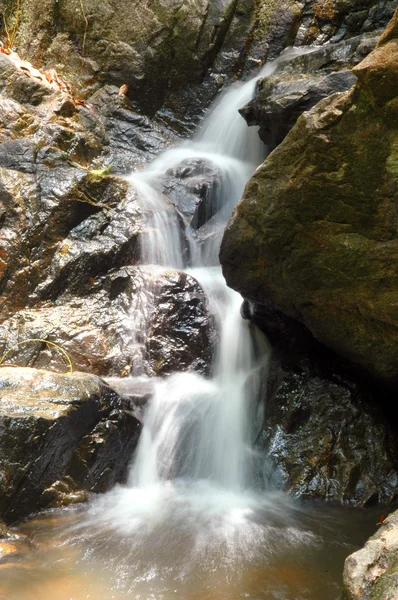Smalle waterfall — Stock Photo, Image