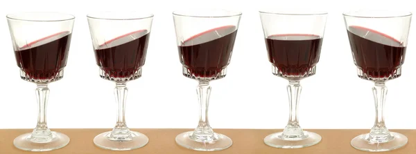 Vijf wijnglazen op een regel — Stockfoto