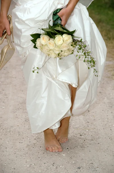 Bride on the run — Stock Photo, Image