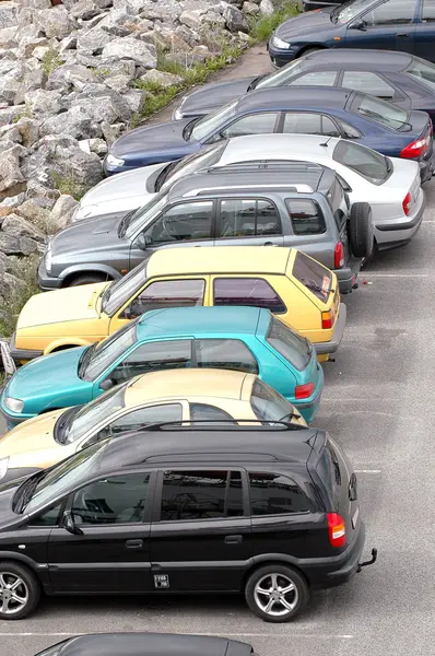 Carros estacionados — Fotografia de Stock