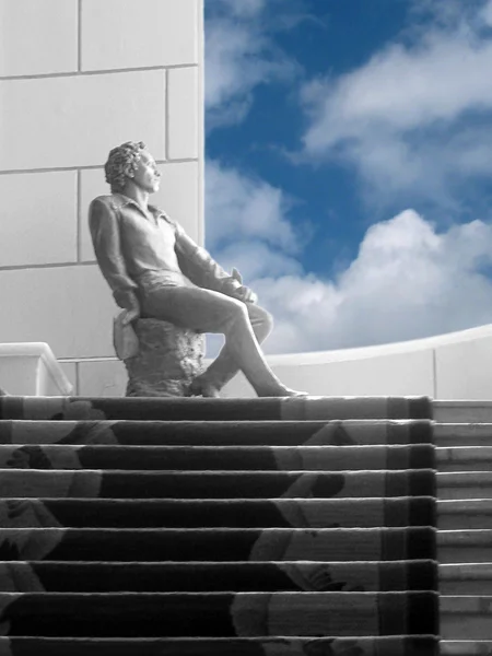 Statuia poetului — Fotografie, imagine de stoc
