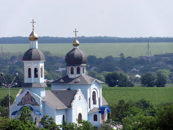 Пейзаж с церковью — стоковое фото