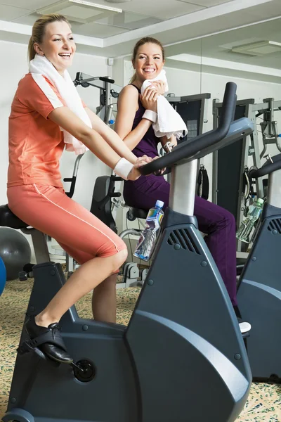 Two Women Working Out — Stock Photo, Image