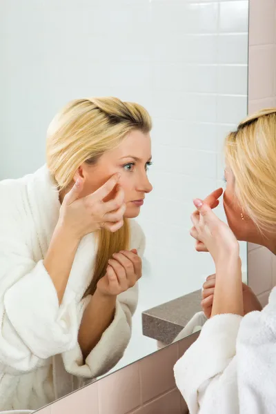 Woman searching for wrinkles on her face — Stock Photo, Image