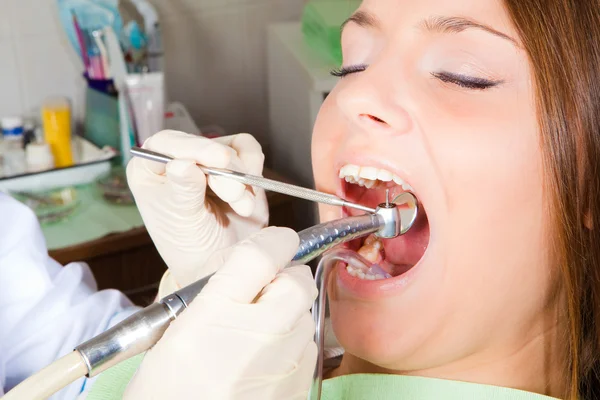 Paciente jovem no dentista — Fotografia de Stock