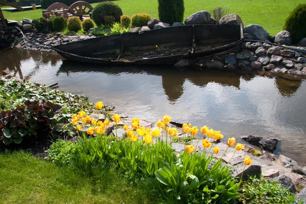 Mooie tulpen in tuin Stockfoto