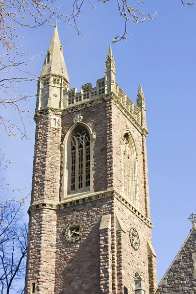 Utsikt över tornet på st agnes kyrka — Stockfoto