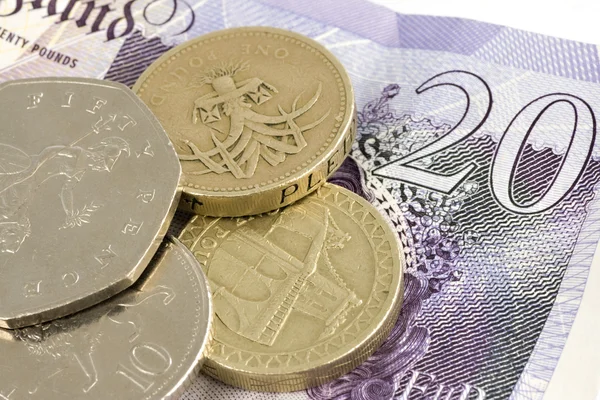 Notas e moedas em moeda esterlina do Reino Unido — Fotografia de Stock