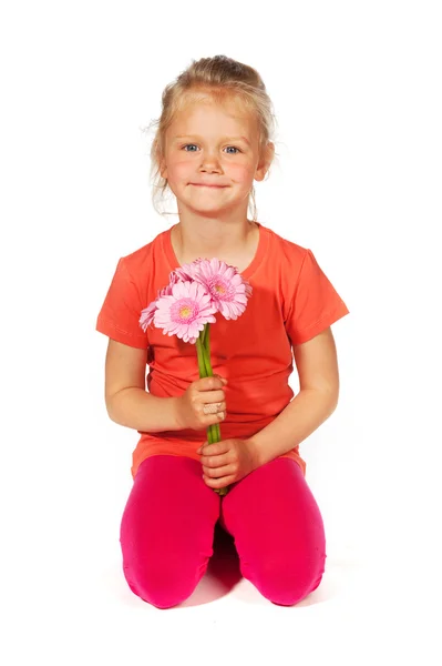 Linda menina loira com flores — Fotografia de Stock