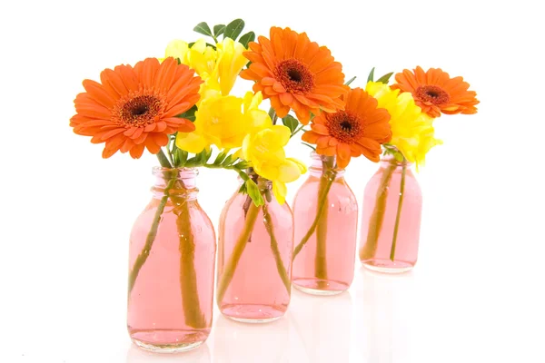 Malá kytice v skleněná váza — Stock fotografie