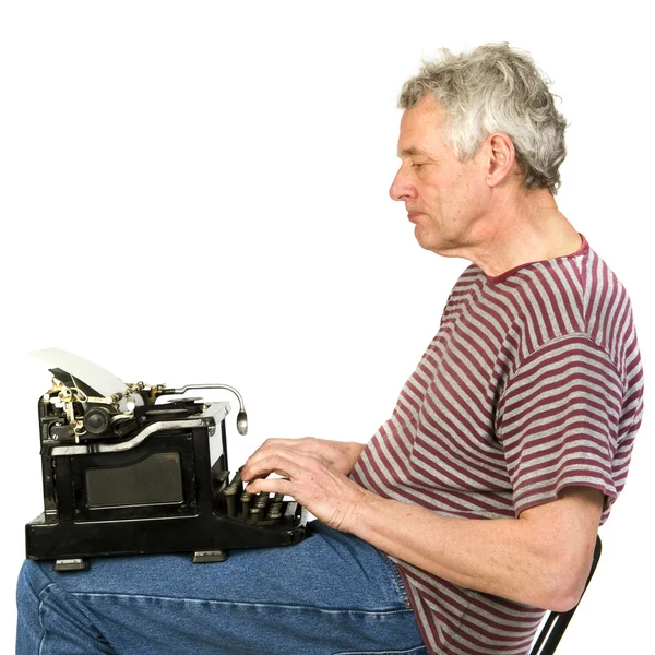 Homem idoso está escrevendo uma carta — Fotografia de Stock