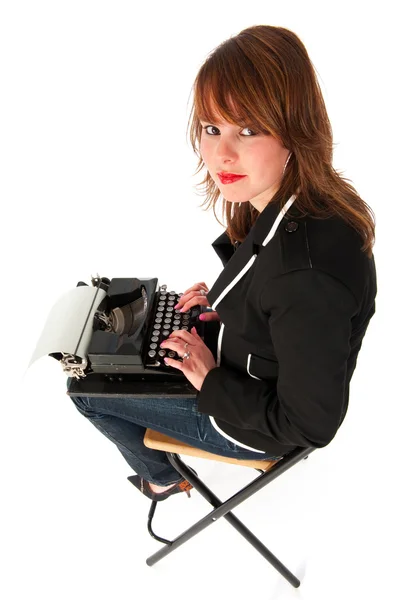 Menina engraçada com máquina de escrever preta — Fotografia de Stock