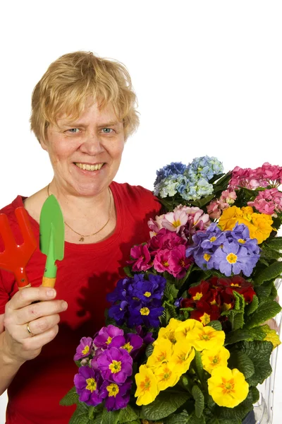 Oudere vrouw is tuinieren — Stockfoto