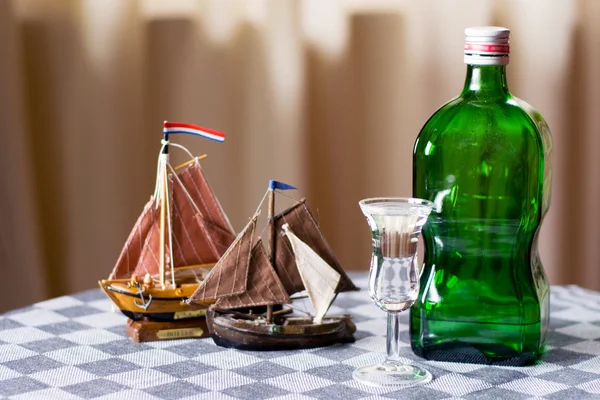 Hollandalı içki ve tekneler — Stok fotoğraf