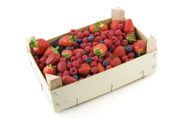 Caixa de madeira com fruta fresca — Fotografia de Stock