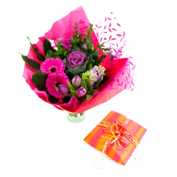 Birthday flowers and present — Stockfoto