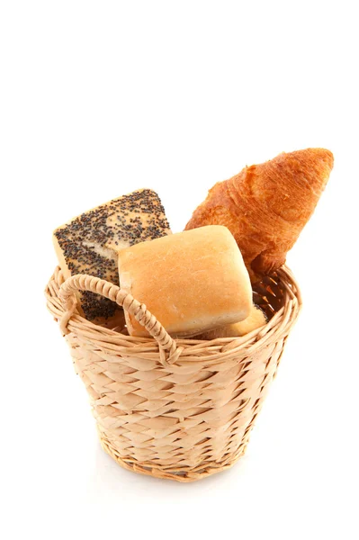 Keranjang dengan roti gulung — Stok Foto