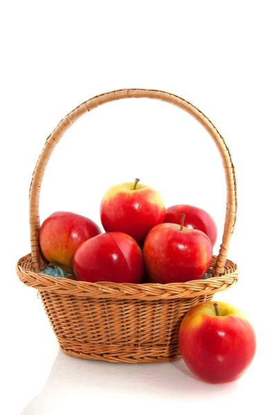 Kosár almával — Stock Fotó