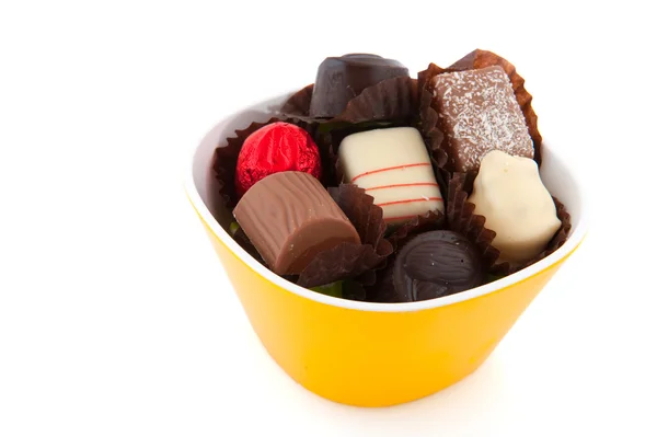 Cioccolato belga in ciotola gialla — Foto Stock