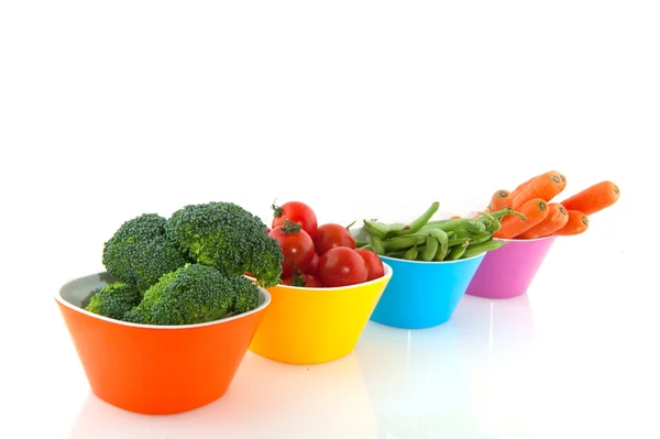 Tigelas coloridas com legumes — Fotografia de Stock