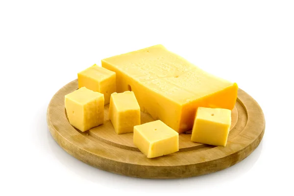 Peynir ile ahşap plaka — Stok fotoğraf