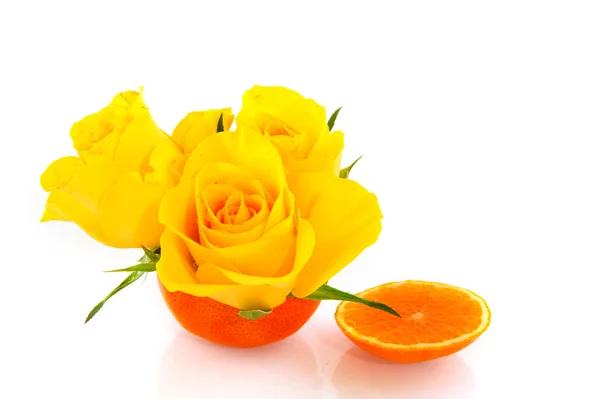 Mandarina con flores —  Fotos de Stock