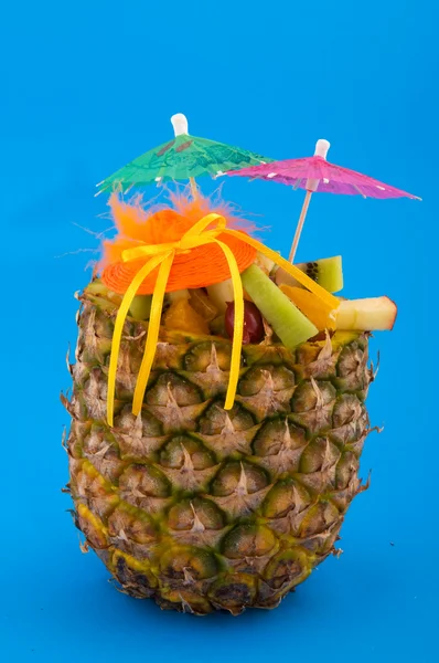 Tropical cocktail with fruit — Stock Photo, Image