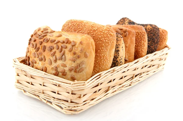 Sepet lüks ekmek ve rulolar — Stok fotoğraf