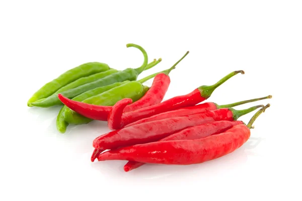 Röd och grön chilipeppar — Stockfoto