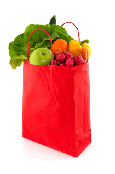 Bolsa de papel naranja con comida saludable — Foto de Stock