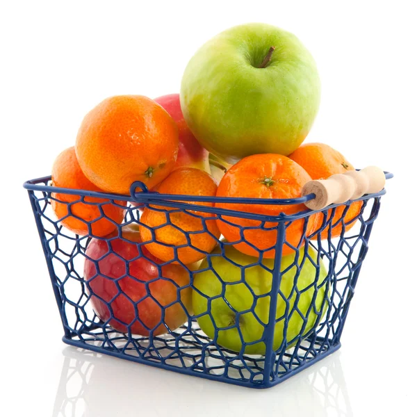 Cesta de compras con fruta —  Fotos de Stock
