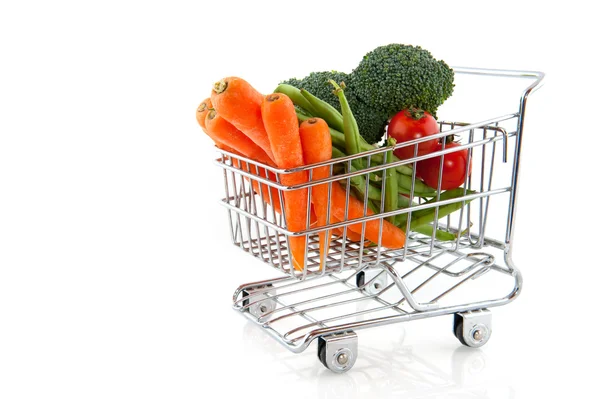 Carrito de compras con verduras —  Fotos de Stock
