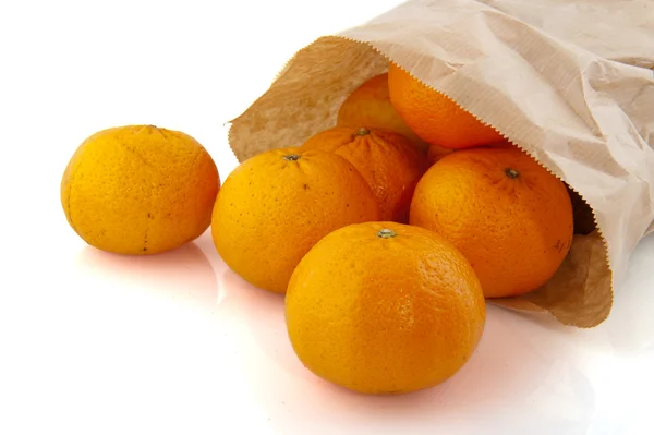 Паперовий мішок з мандарином — стокове фото