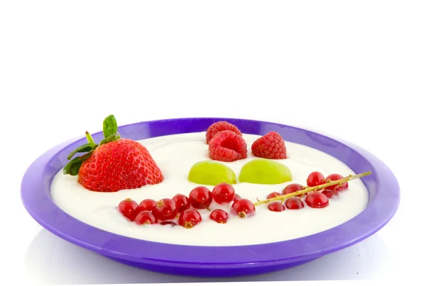 Yogurt with fresh fruit — Stock Photo, Image