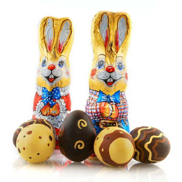 Easter hares with chocolate eggs — Stock Photo, Image