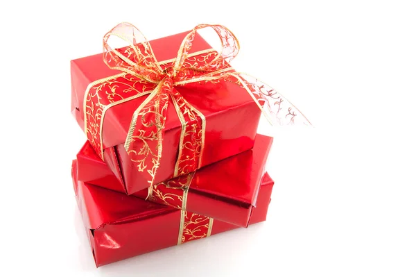 Goldene und rote Weihnachtsgeschenke — Stockfoto
