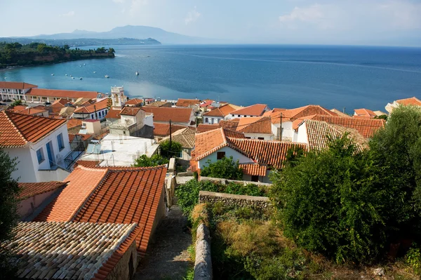 Dorp aan de Griekse kust — Stockfoto